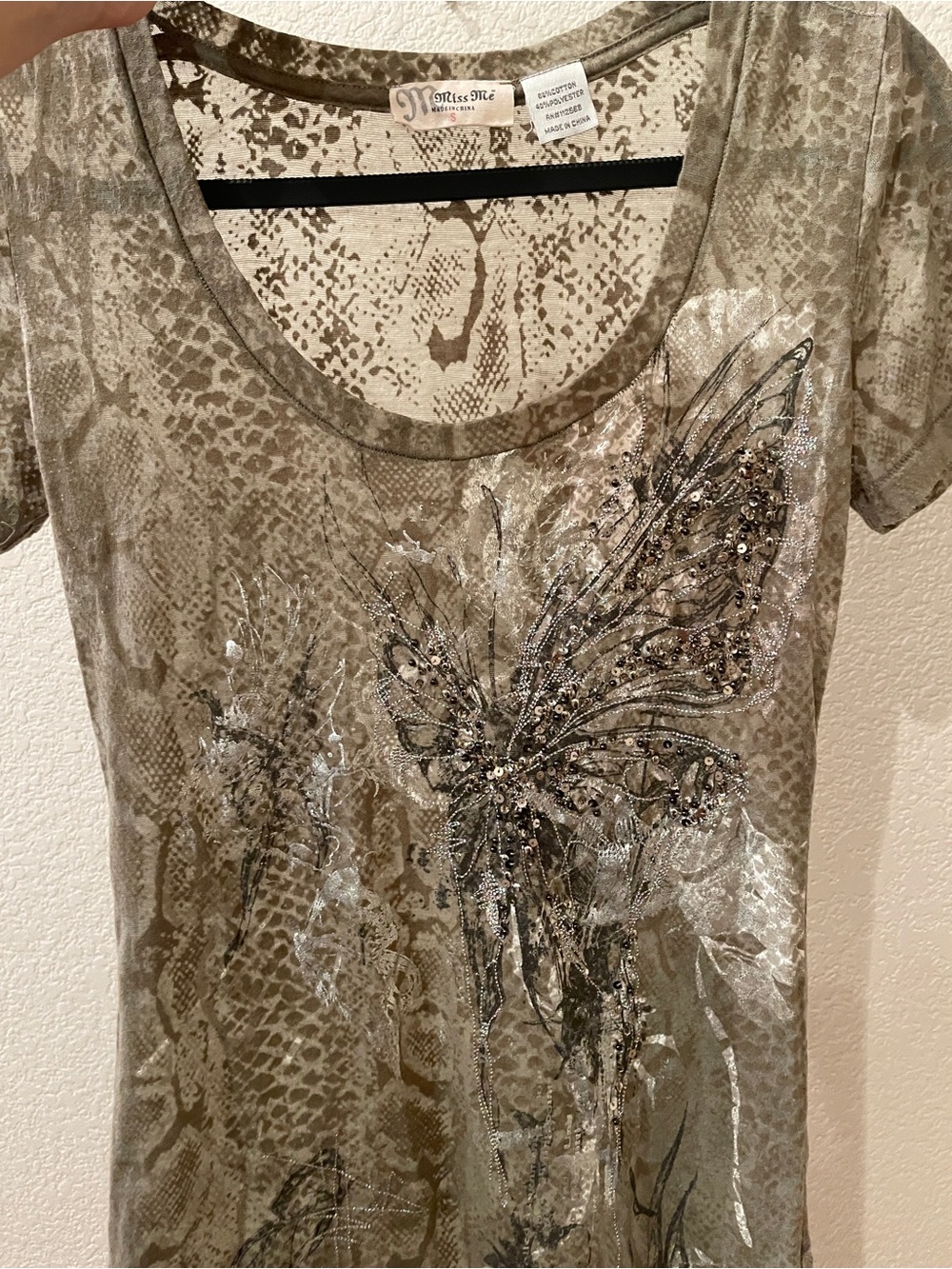 Miss Me Butterfly Olive Scoop Neck Women’s Tee Size: Small - Picture 10 of 11